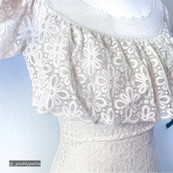 Victoria secret XS Very Sexy Off-the-shoulder flower detail Lace Bodysuit - Picture 6 of 16